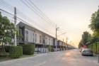 ขาย ทาวน์โฮม หลังใหญ่ หน้าบ้านไม่ชนใคร ฟังก์ชันบ้านเดี่ยว  ชีวาโฮม วงแหวน-ลำลูกกา 162 ตรม. 27 ตร.วา