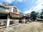 ทาวน์เฮาส์ ม.จิราวดี นนทบุรี ซอย 8 หน้ากว้าง 6 M. ต่อเติมครัว + โรงจอดรถ ห้องนอนใหญ่ เพดานสูงโปร่งเพราะเป็นโซนพิเศษ สภาพดี ในเครือเปี่ยมสุข