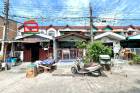 ทาวน์เฮาส์ หมู่บ้าน นครทอง แพรกษา เนื้อที่ 17 ตรว ซอยแพรกษา 11 (มังกรขันดี) ถนนกาญจนาภิเษก ตำบลแพรกษา อำเภอเมืองสมุทรปราการ จังหวัดสมุทรปราการ