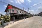 ทาวน์เฮาส์ หมู่บ้าน ภัทรไพรเวท 2 เฟส 3 เนื้อที่ 26.2 ตรว. ใกล้วัดสะแก ถนน ปทุมธานี-สามโคก-เสนา ต.สามโคก อ.สามโคก จ.ปทุมธานี