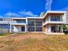 บ้านหรูขนาดใหญ่สไตล์โมเดิร์น เหมาะสำหรับครอบครัวใหญ่ จอดรถได้ 10+