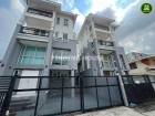 บ้านให้เช่า 2 หลังติดกัน  3.5 ชั้น แถวเอกมัย 12