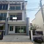 ขาย ทาวน์โฮม 3 ชั้น 26.8 ตร.ว ม.บ้านกลางเมือง เออร์บาเนี่ยน เกษตร-นวมินทร์2 หลังมุม  เดินทางสะดวกใกล้สิ่งอำนวยความสะดวก