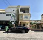 หมู่บ้านลภาวัน 17 นนทบุรี  3 ชั้น  3 ห้องนอน 4 ห้องน้ำ แอร์ 5 เคร