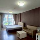 ดีคอนโด ห้องมุม โปร่ง ลมดี วิวสระว่ายน้ำ พร้อมผู้เช่า